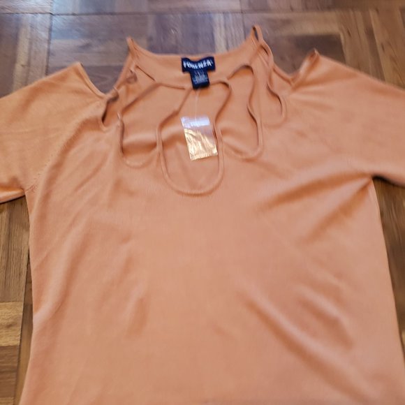 Forenza Cut-Out Top - Picture 7 of 15